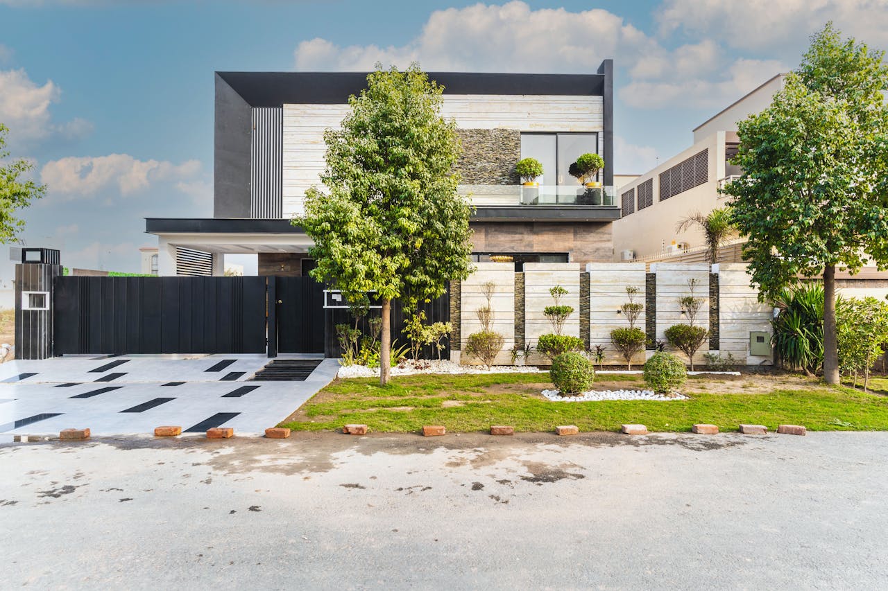 The Art of Drawing Readers In: Your attractive post title goes here Contemporary house with sleek design in an urban street environment, featuring modern architecture and greenery.